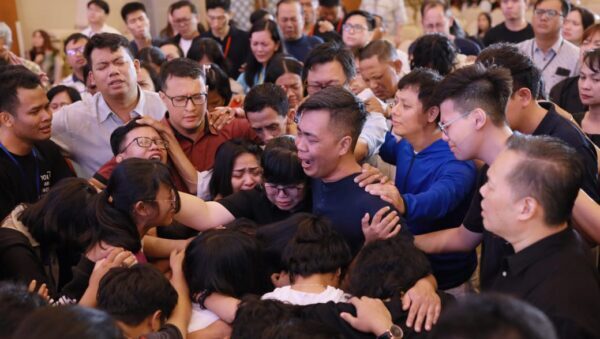 Covenant Bapak dan Anak Lahirkan Generasi Baru, Alirkan Kesembuhan