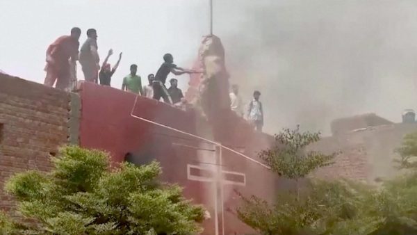 Serangan Terhadap Gereja-gereja dan Rumah Kristen di Pakistan Mendorong Perhatian Global