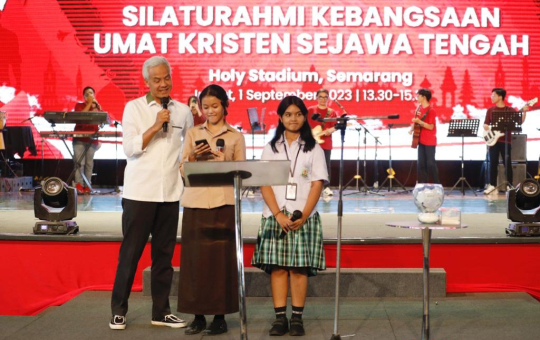 Hadiah Istimewa Ribuan Pelajar Kristen Jateng ke  Gubernur Ganjar yang Akan Pensiun