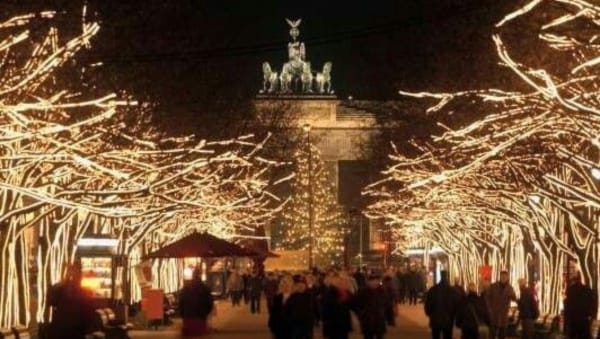 Magisnya Natal di Berlin: Cahaya, Pohon-Pohon Raksasa, dan Suasana Pasar Malam yang Menggoda