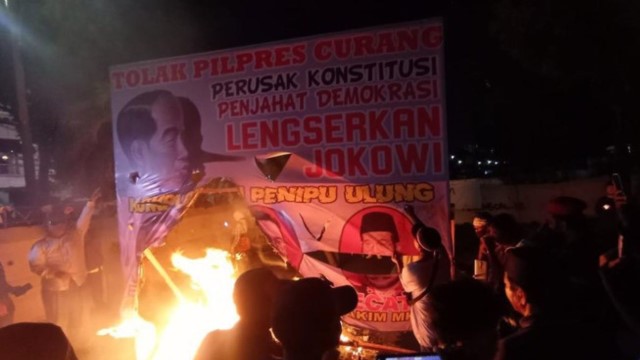 Panas Demo Beruntun di KPU dan DPR usut Pemilu Curang-Makzulkan Jokowi