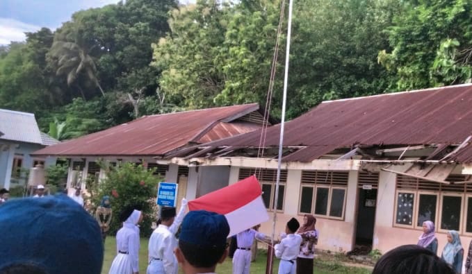 Cerita Anak-Anak di Pulau Hatta, Semangat Belajar Meski Sekolah Mau Roboh
