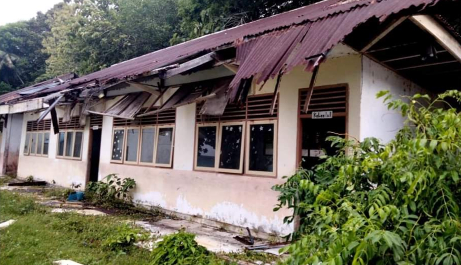 Miris SD 331 Malteng di Banda, Bangunan Sekolah Mau Roboh, Pemerintah Tolong!