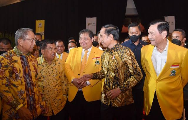 Jokowi-Gibran Bisa Jadi Ketum Golkar Tanpa Kaderisasi dengan Ubah AD/ART