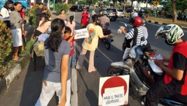 Indahnya Toleransi, Sekolah Minggu Bethany El Bethel Bagi Takjil Jelang Buka Puasa