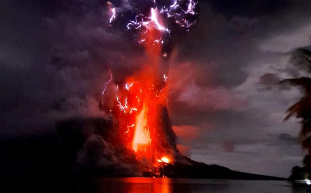 Gunung Ruang Tagulandang Kembali Erupsi