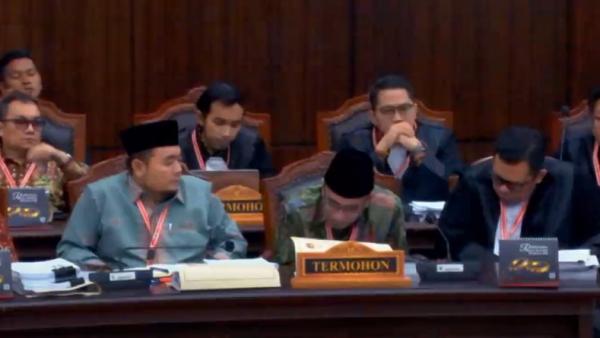 Terciduk Tidur Saat Sidang, Ketua KPU dan Wakil Bawaslu Ditegur
