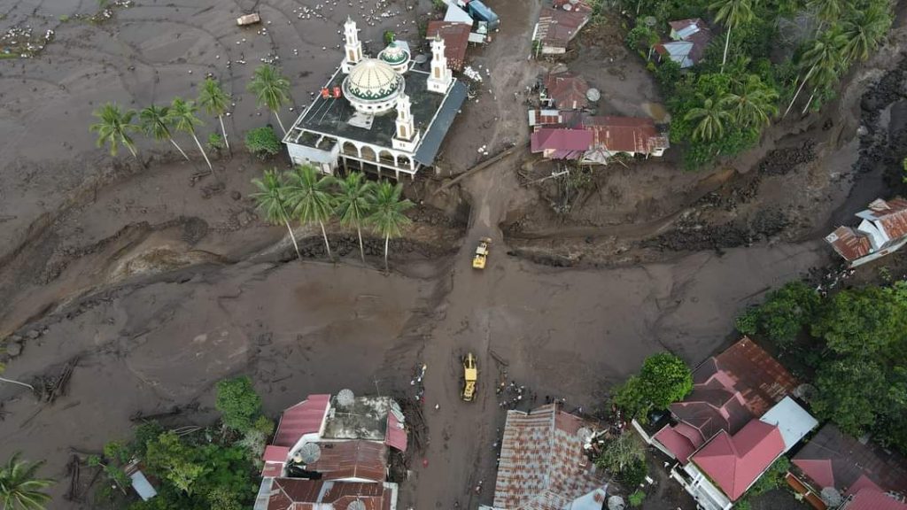 Banjir Bandang Disertai Lumpur di Sumbar: 41 Orang Meninggal