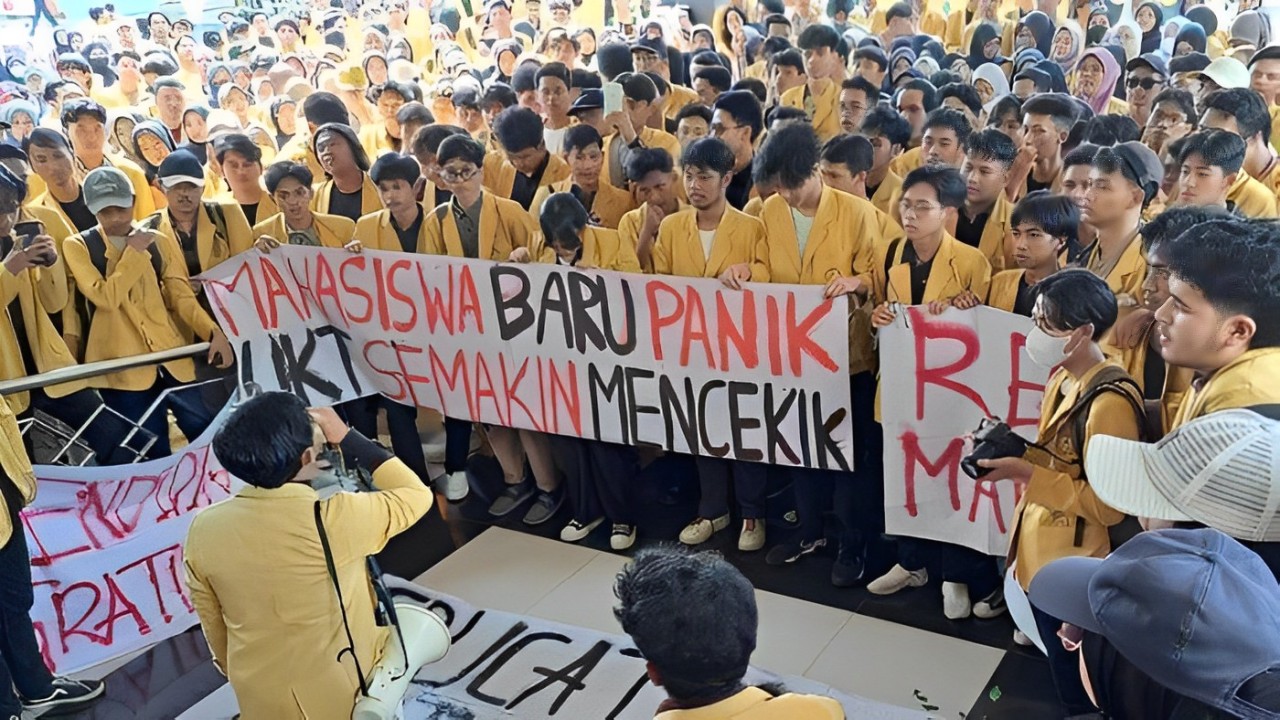 UKT Batal Naik? Sabar Dulu, Jokowi Bilang Mungkin Naik Tahun Depan