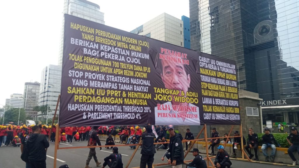 Ribuan Burh Demo Jokowi, Tuntut Kepastian Hukum untuk Ojol Hingga UU Cipta Kerja