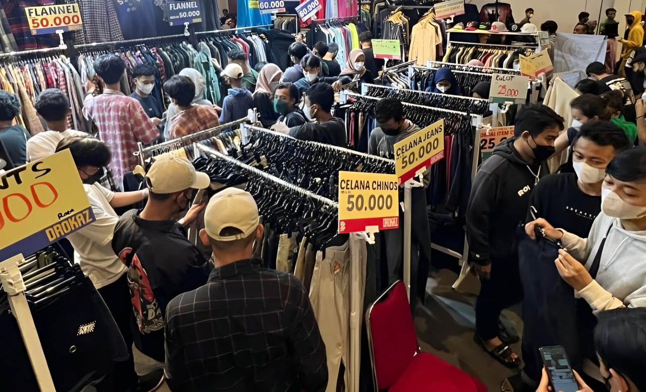 Thrifting Hingga Brand Lokal: Tren Fesyen GenZ yang Berdampak ke Sosial-Lingkungan