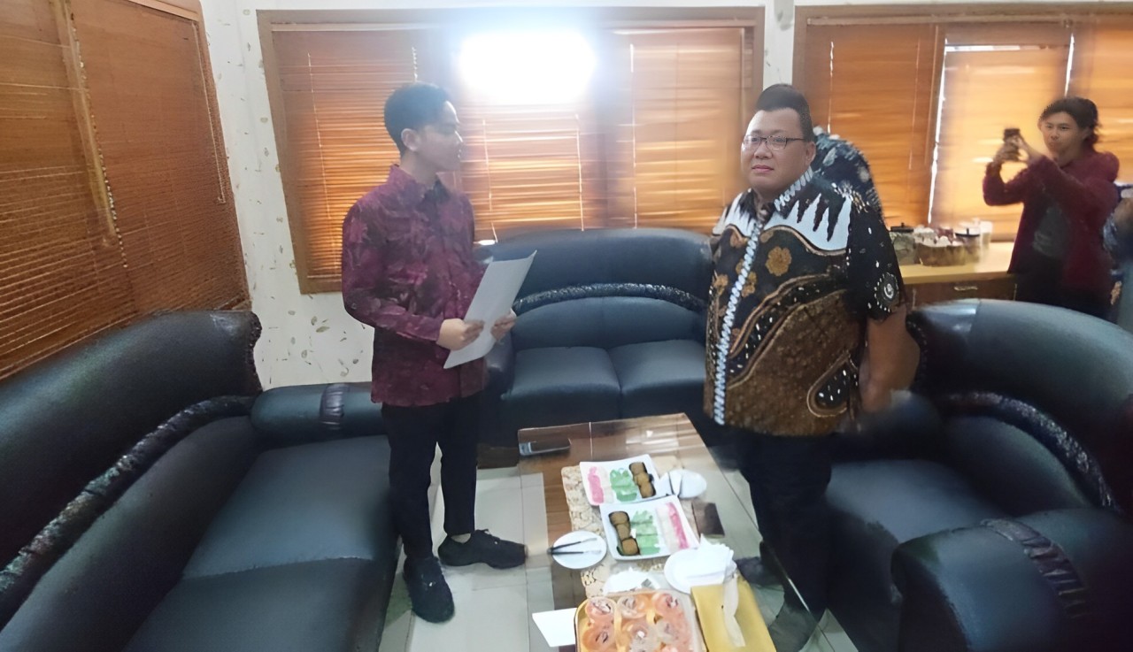 Gibran Serahkan Surat Pengunduran Diri Ke DPRD Solo