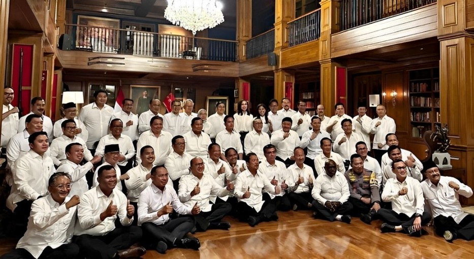 Hanya Prabowo yang Beri Pembekalan Calon Menteri, Gibran Ikut Dengar Saja