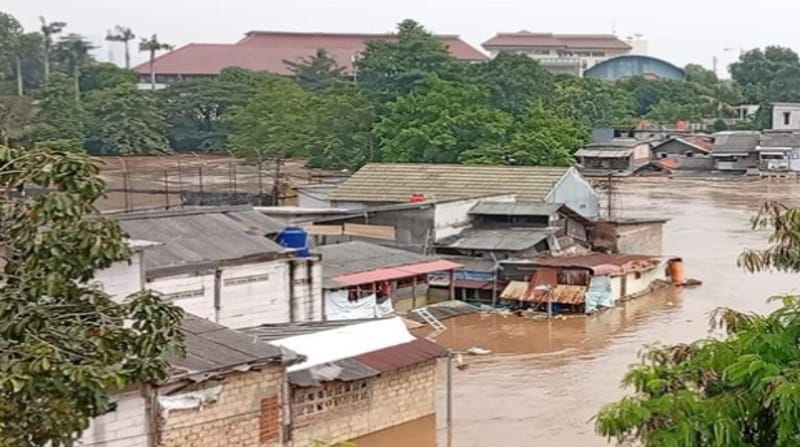 Jumat Pagi, Banjir Satu Meter Lebih Rendam Kebon Pala Jaktim