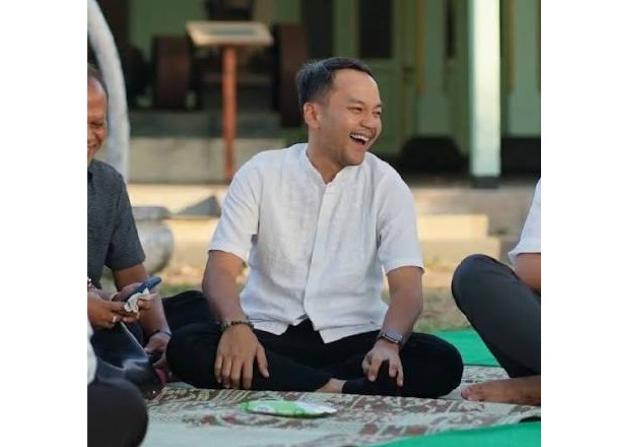 Wali Kota Solo Respati Ardi Dilaporkan ke Kejaksaan Atas Baliho Ulang Tahun Jokowi: Dana Pribadi vs Nama Pemkot, Polemik Politik di Balik Gestur Hormat